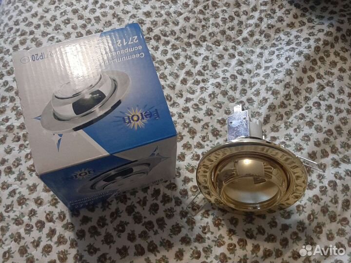 Светильник потолочный встраиваемый