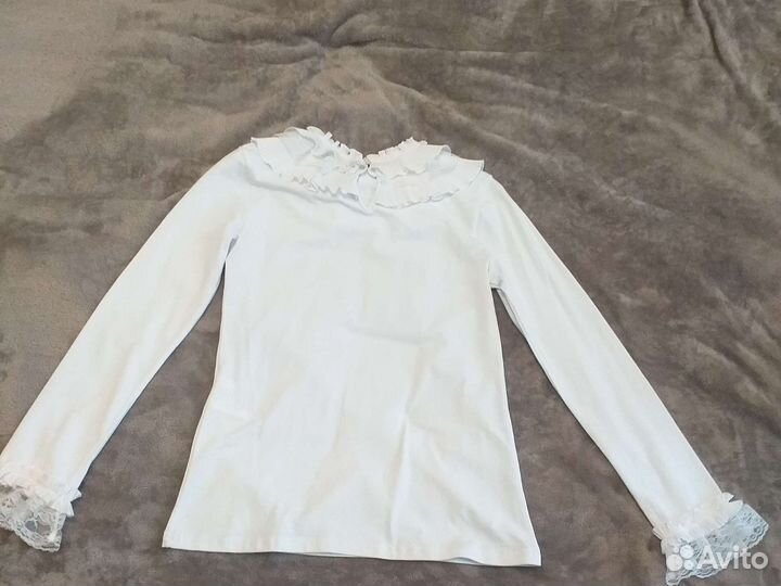 Блузка новая школьная на возраст 9-14 лет. Турция