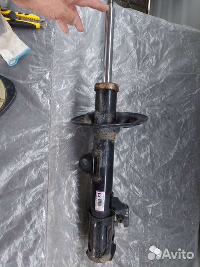 Амортизатор на lexus