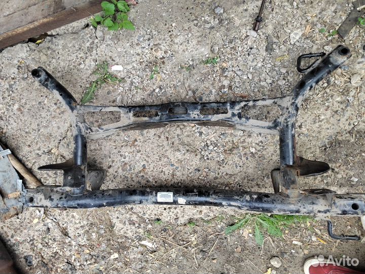 Задний подрамник skoda yeti