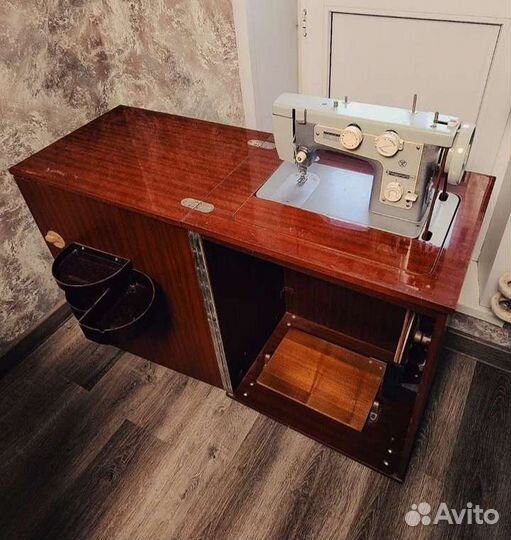 Швейная машина Подольск 142