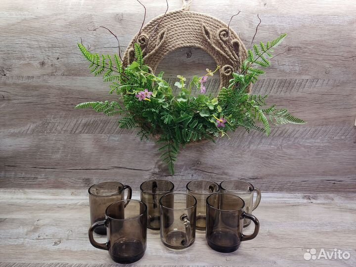 Стаканы из тёмного стекла