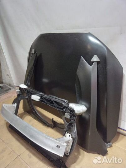 Передняя часть Audi Q3 2012