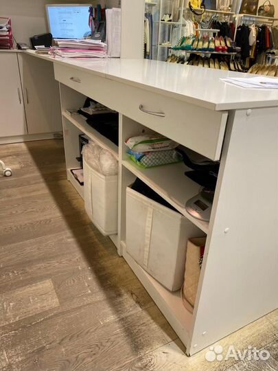 Стойка ресепшн белый