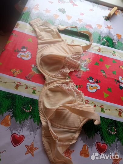 Женский лифчик