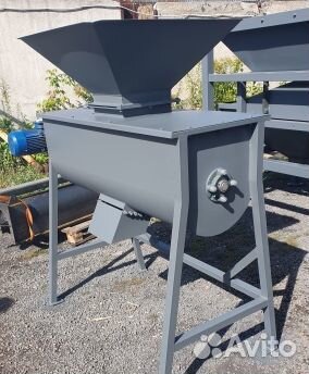 Смеситель кормов горизонтальный 250 кг в час