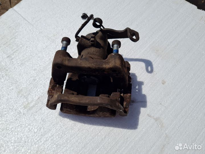 Суппорт задний правый peugeot 3008