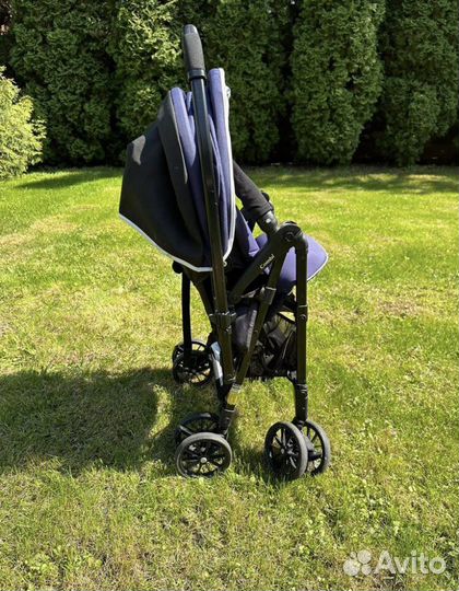 Прогулочная коляска combi