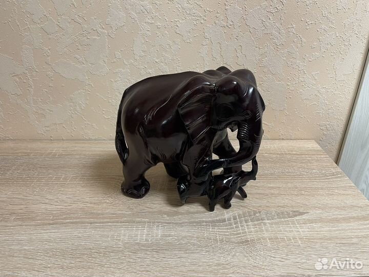 Статуэтка слон большой из красного дерева