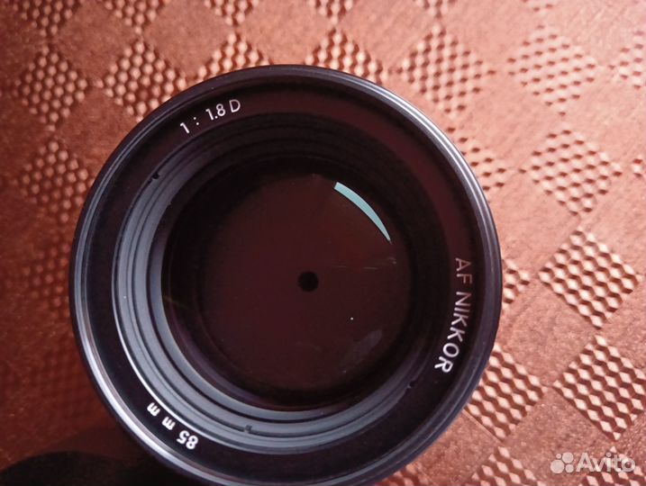 Nikon AF Nikkor 85mm f/1.8D