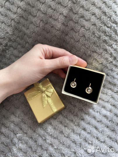 Золотые серьги с бриллиантами