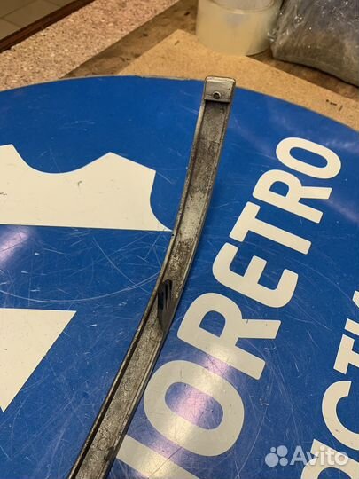 Накладка на фару передняя правая Audi 80 B4