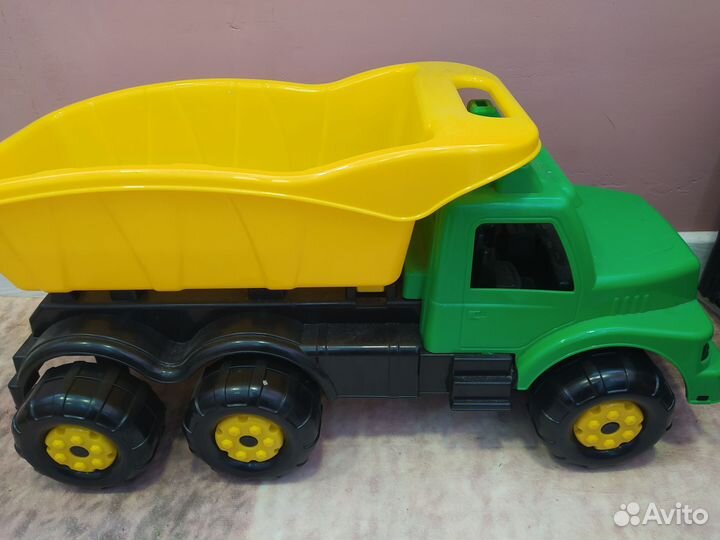 Игрушка грузовик