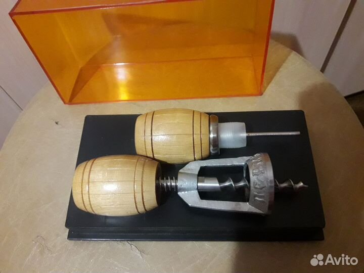 Штопор, дозатор и крышка 