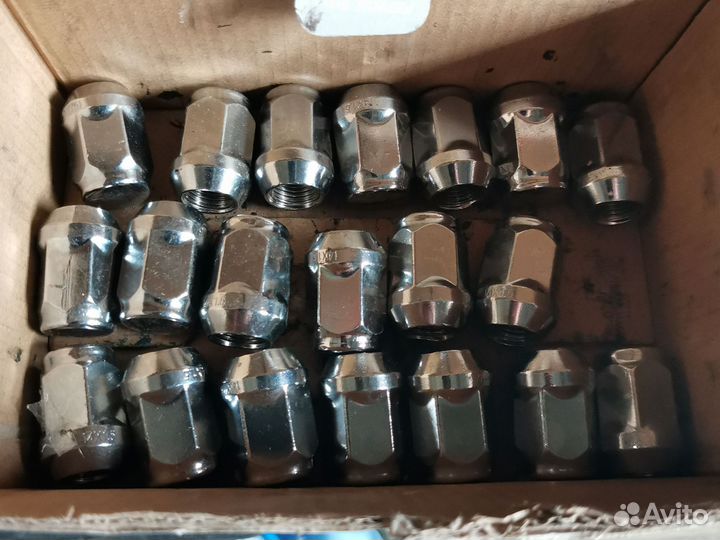 Колесная гайка хром