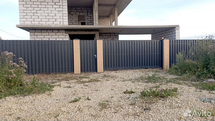 Забор из евроштакетника