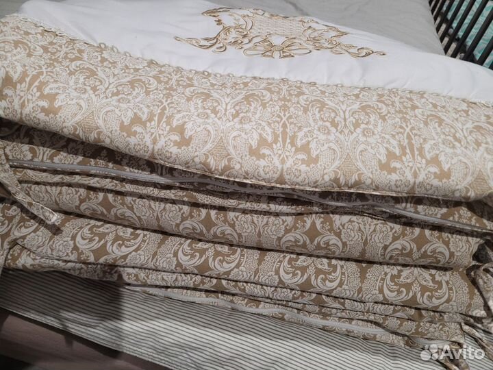 Бортики в детскую кроватку с одеялом