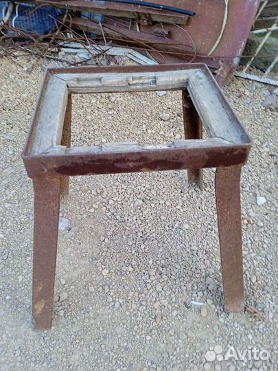 Подставка металлическая