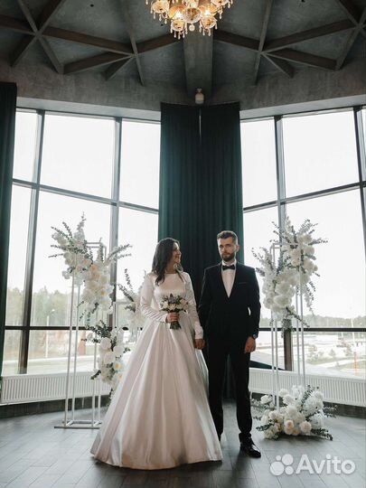 Стойки с цветами