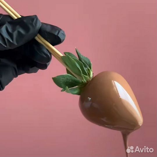 Финики в шоколаде, бананы, клубника, гранаты