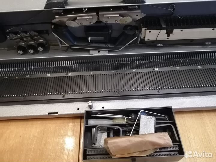 Вязальная машинка нева 5