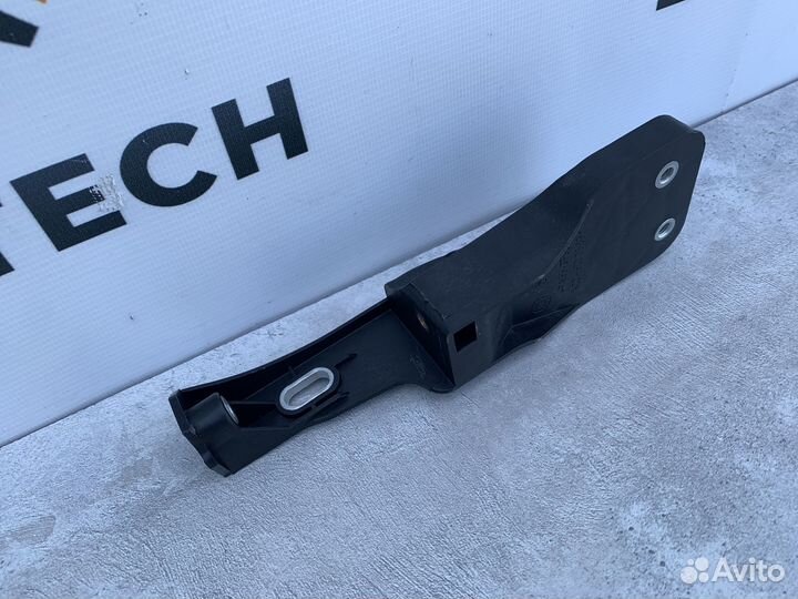 Кронштейн фары левый Mercedes A2046200685