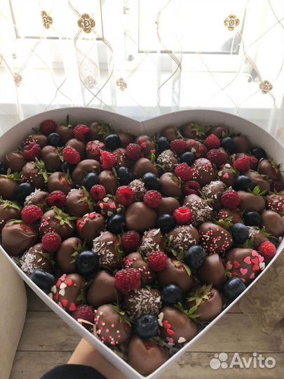 Клубника в шоколаде, десерты, подарок