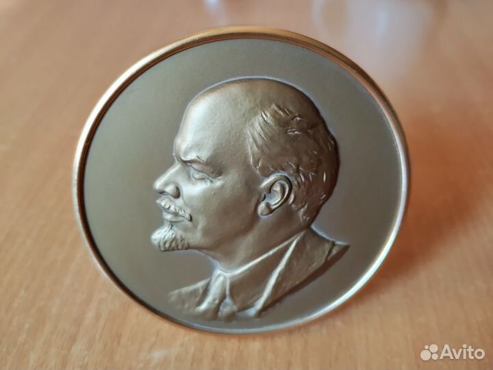 Настольная медаль