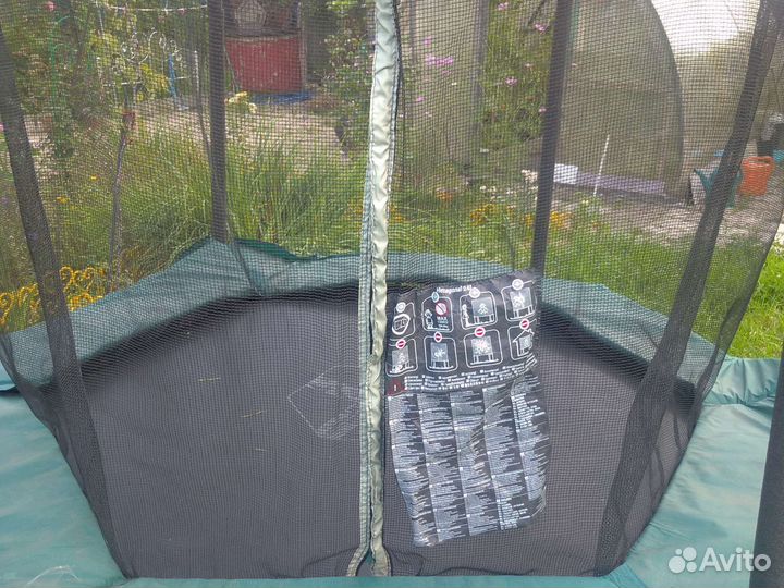 Батут с защитной сеткой