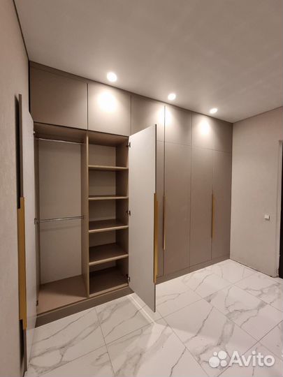 Черный шкаф