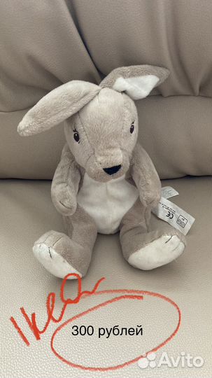 Игрушки мягкие зайцы и кролики