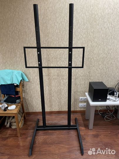 Стойка-кронштейн для телевизора