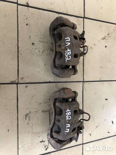 Суппорт передний Mitsubishi Montero Sport 1