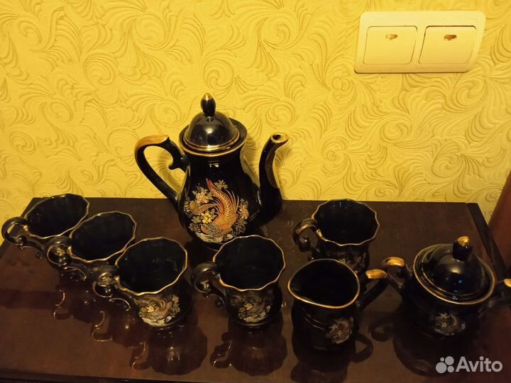 Не хватает 1чашки, скол на крышке чайника