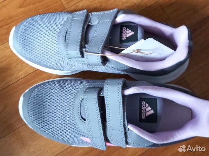 Кроссовки Adidas новые