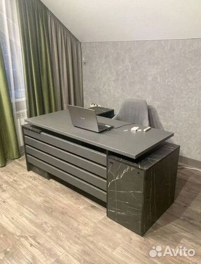 Стол в Офис Фукуока под заказ