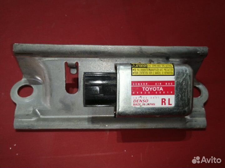 Датчик подушек безопасности Toyota Land Cruiser
