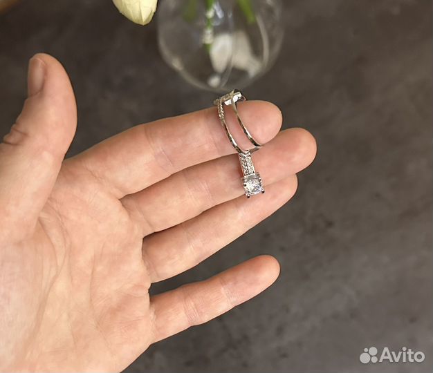 Продам коробку бижутерии