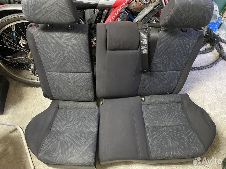 Салон/сиденья Mitsubishi carisma