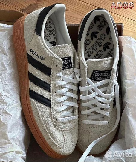 Кроссовки adidas spezial