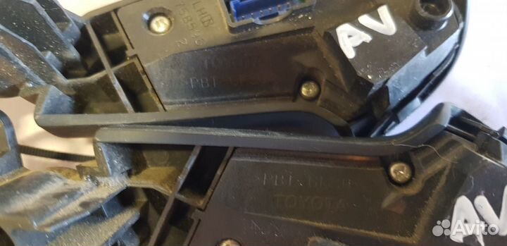 Toyota Avensis T250 Кнопки Руля