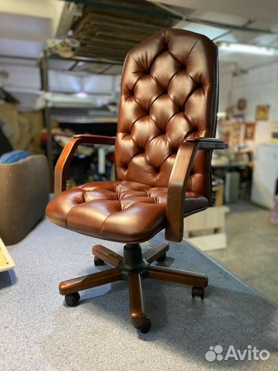 Офисное кресло