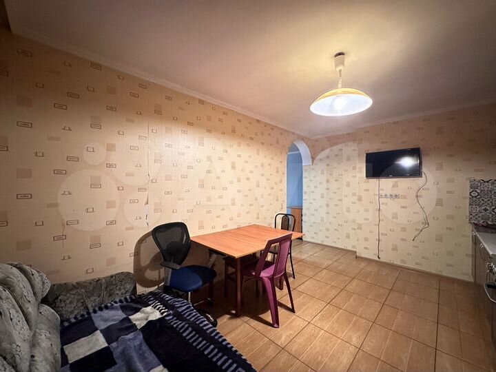 1-к. квартира, 81 м², 8/17 эт.