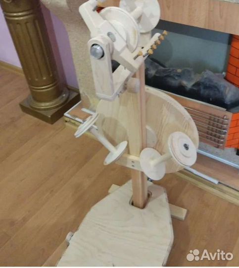 Прялка с большой педалью