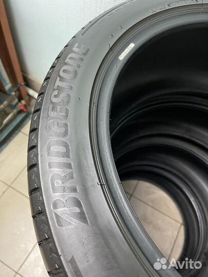 Bridgestone Alenza 001 235/50 R19 и 255/45 R19