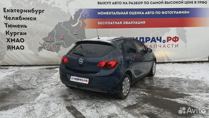 Шкив водяного насоса (помпы) Opel Astra (J) 55565004