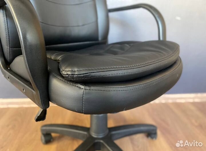 Компьютерное кресло. Кресло руководителя
