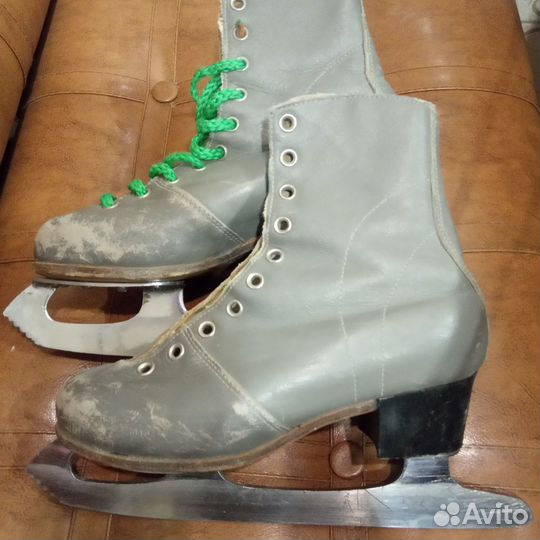 Коньки фигурные женские