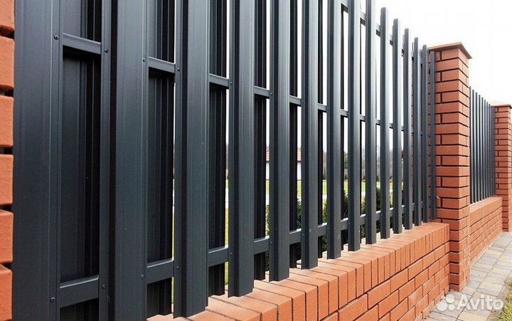 Забор из евроштакетника,ворота быстро