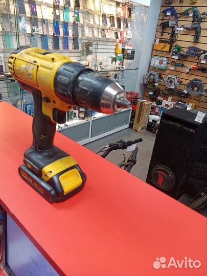 Шуруповерт Dewalt DCD 771